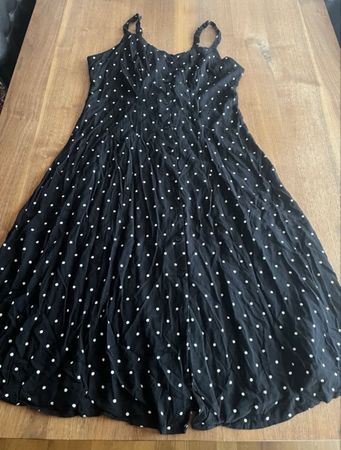 Schwarzes Sommerkleid mit Polkadots M