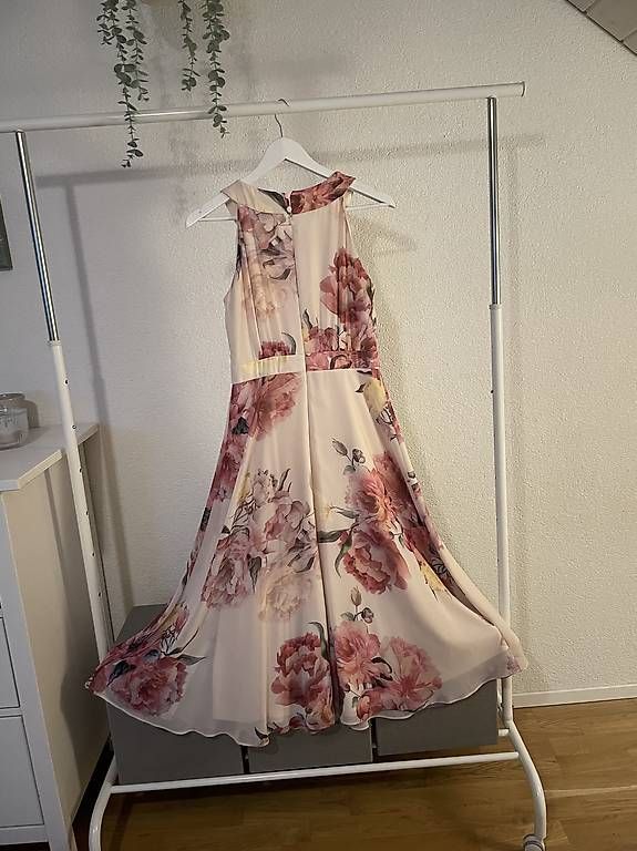 Vestiti: Cocktail Kleid Sommer – Usato da Beringen venduto da dra_m9g7 1