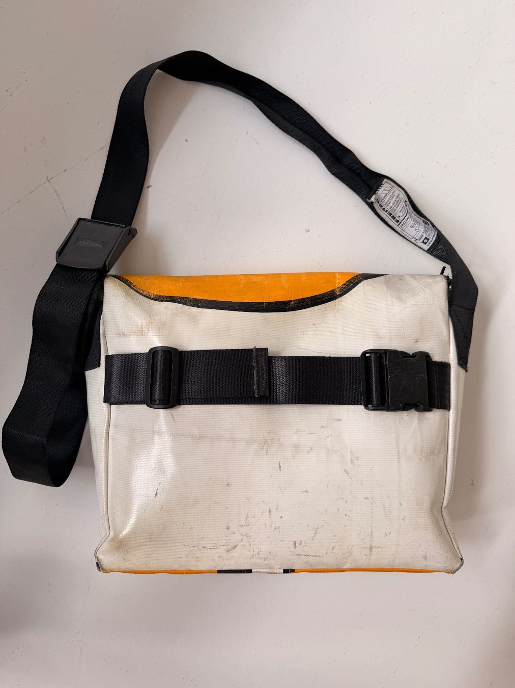 Freitag Taschen: Freitag Tasche Orange Weiss Schwarz Freizeittasche – Gebraucht aus Bern von die_6p8g 4