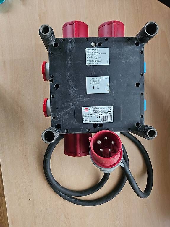 Elettrotecnica: Stromverteiler kompakt BSV 3/32 – Usato da Römerswil LU venduto da Helfenstein6027 3