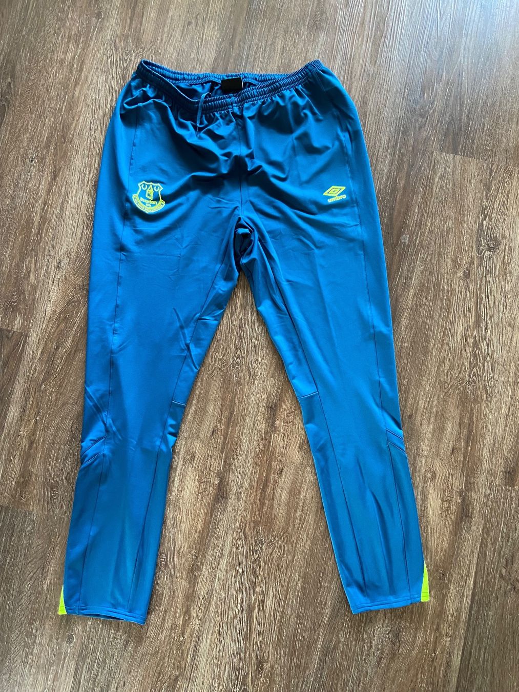 Hosen: FC Everton Trainerhose Gr. XL – Neu (gemäss Beschreibung) aus Muttenz von bargain_hunter