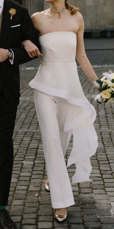 Tute: Braut Jumpsuit mit Seiden-Volants – Usato da Zürich venduto da JeanBng