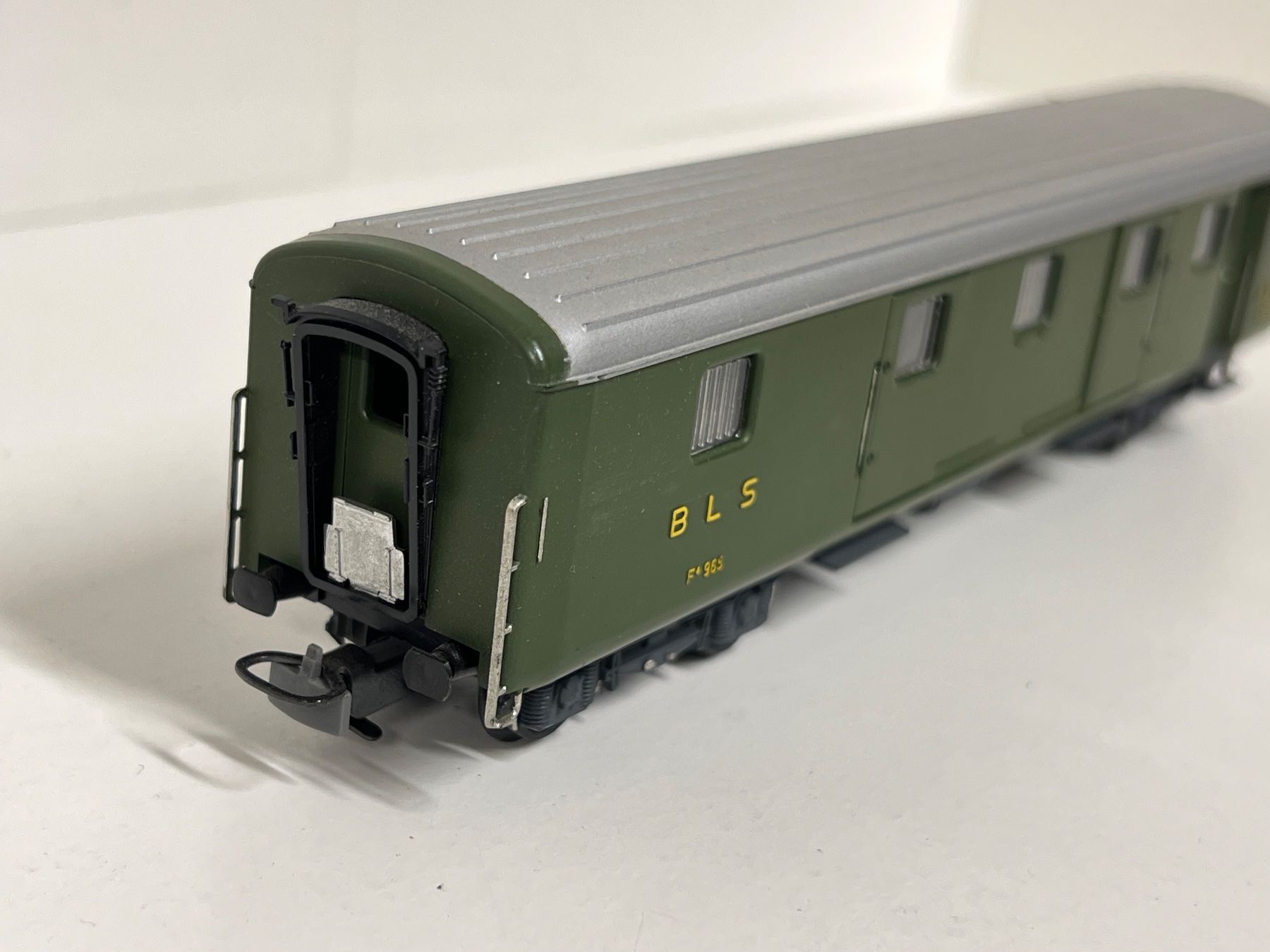 Kleinbahn Modellini di ferrovie: KLEINBAHN Gepäckwagen  BLS  H0 DC – Usato da Neuenhof venduto da ludovicco 2
