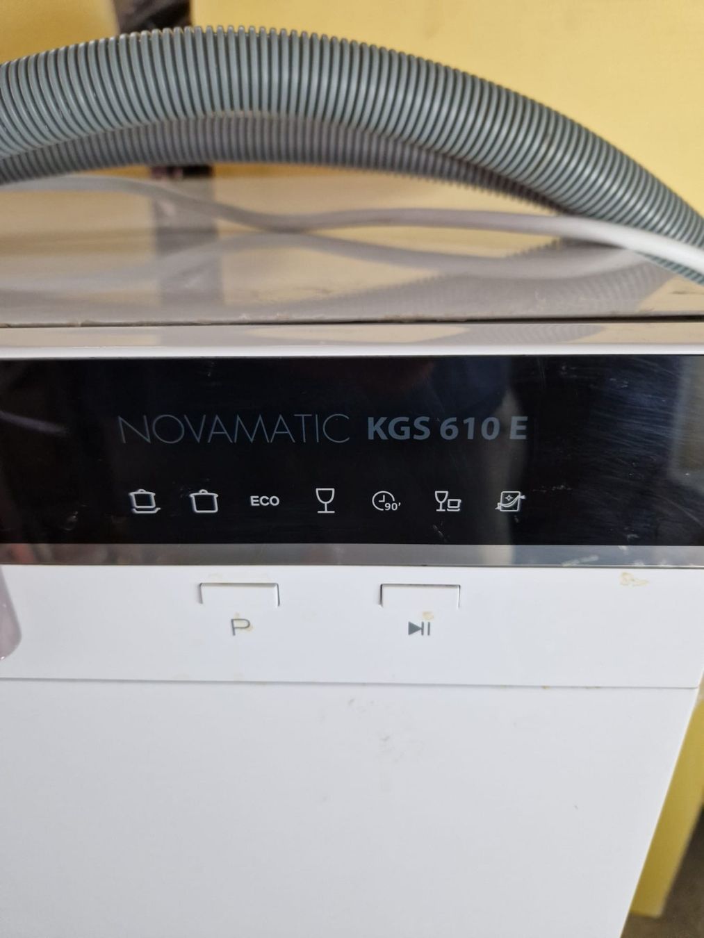 Lavastoviglie: Fust Novamatic Geschirrspüler, KGS 610 E – Usato da Niederrohrdorf venduto da peeetiii 2