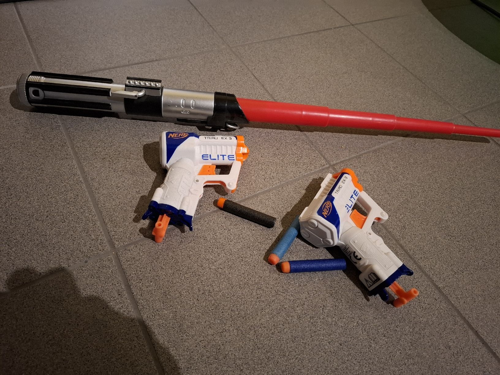 Nerf Giocattoli: Nerf Guns & Star Wars Laserschwert Set – Usato da Oftringen venduto da januarloch