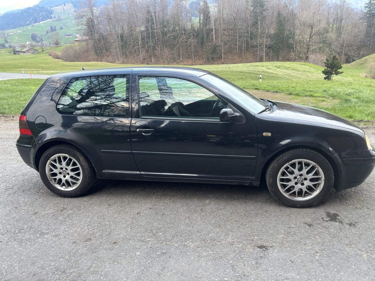 VW Automobili: Golf 4 gti – Usato da unterägeri venduto da Nelo.92 1
