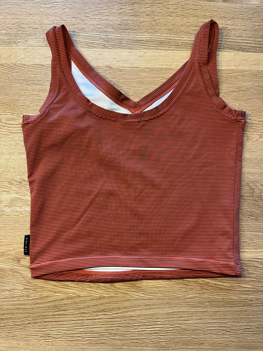 Nike Top: Nike Vintage Top – Usato da Detligen venduto da mar_glh2 1