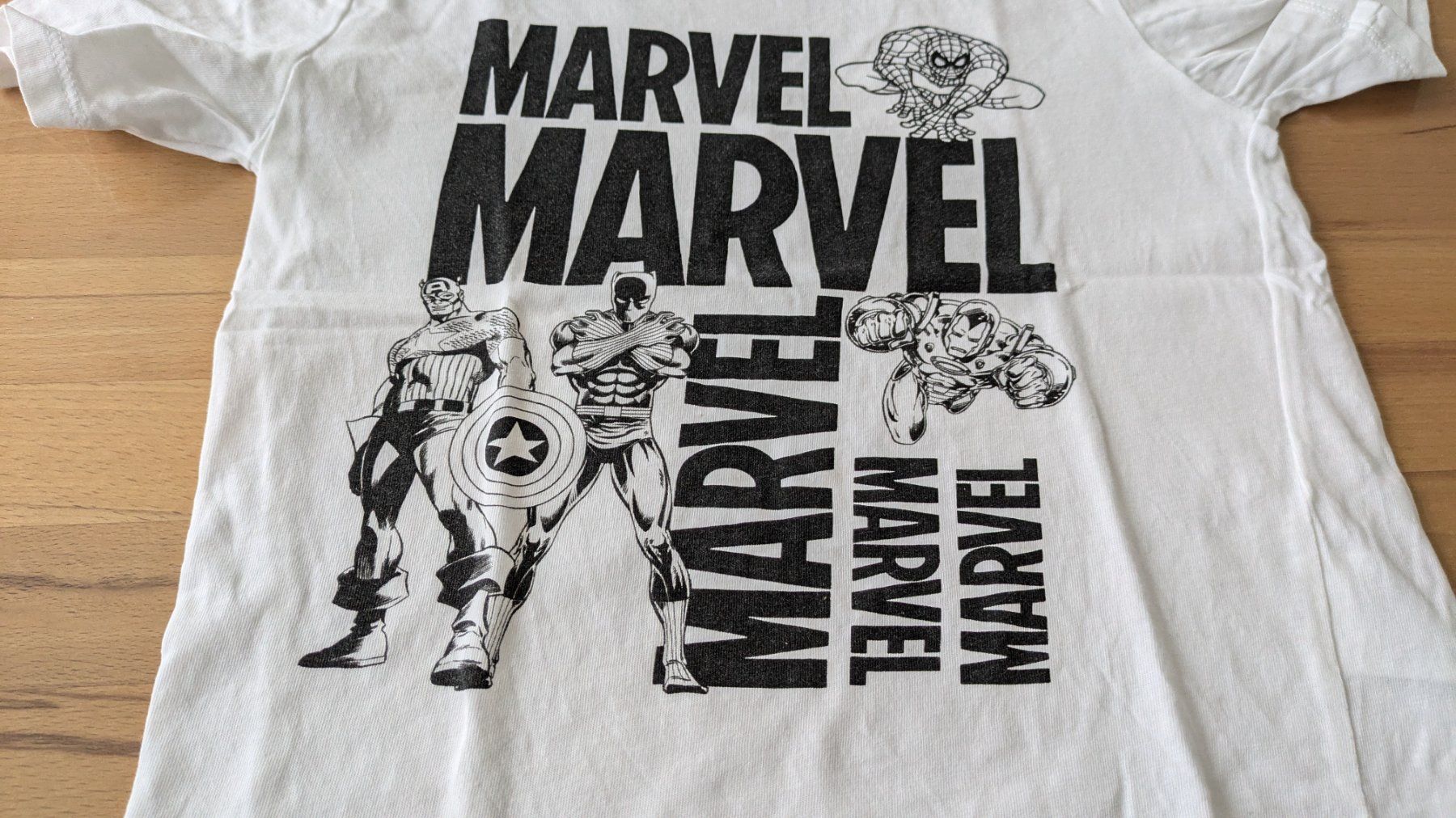 H&M Chemises, T-shirts & Polos: Cooles Marvel Avengers - T-Shirt - 122/128 – D'occasion à Staufen par Fleby84 1