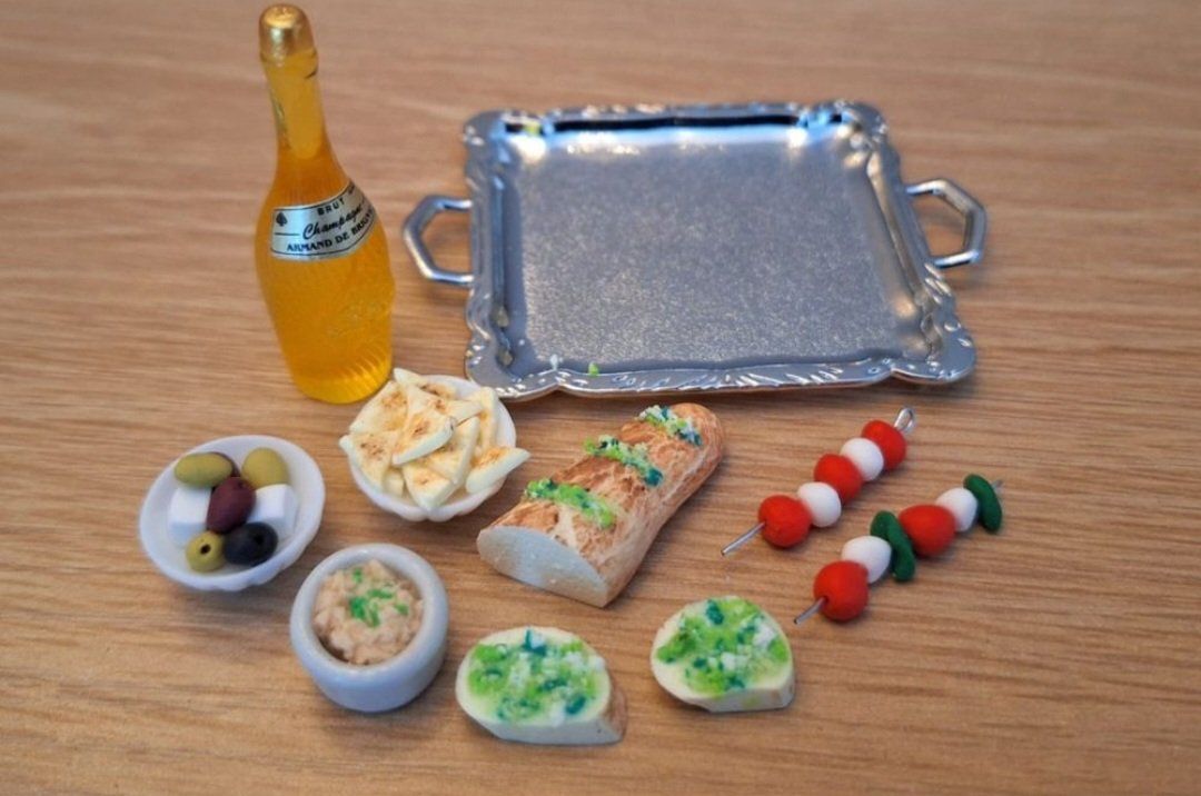 Case e mobili per bambole: Puppenhaus Apero Set mit Champagner – Nuovo (secondo la descrizione) da Zürich venduto da HandmadeTinyFood 2