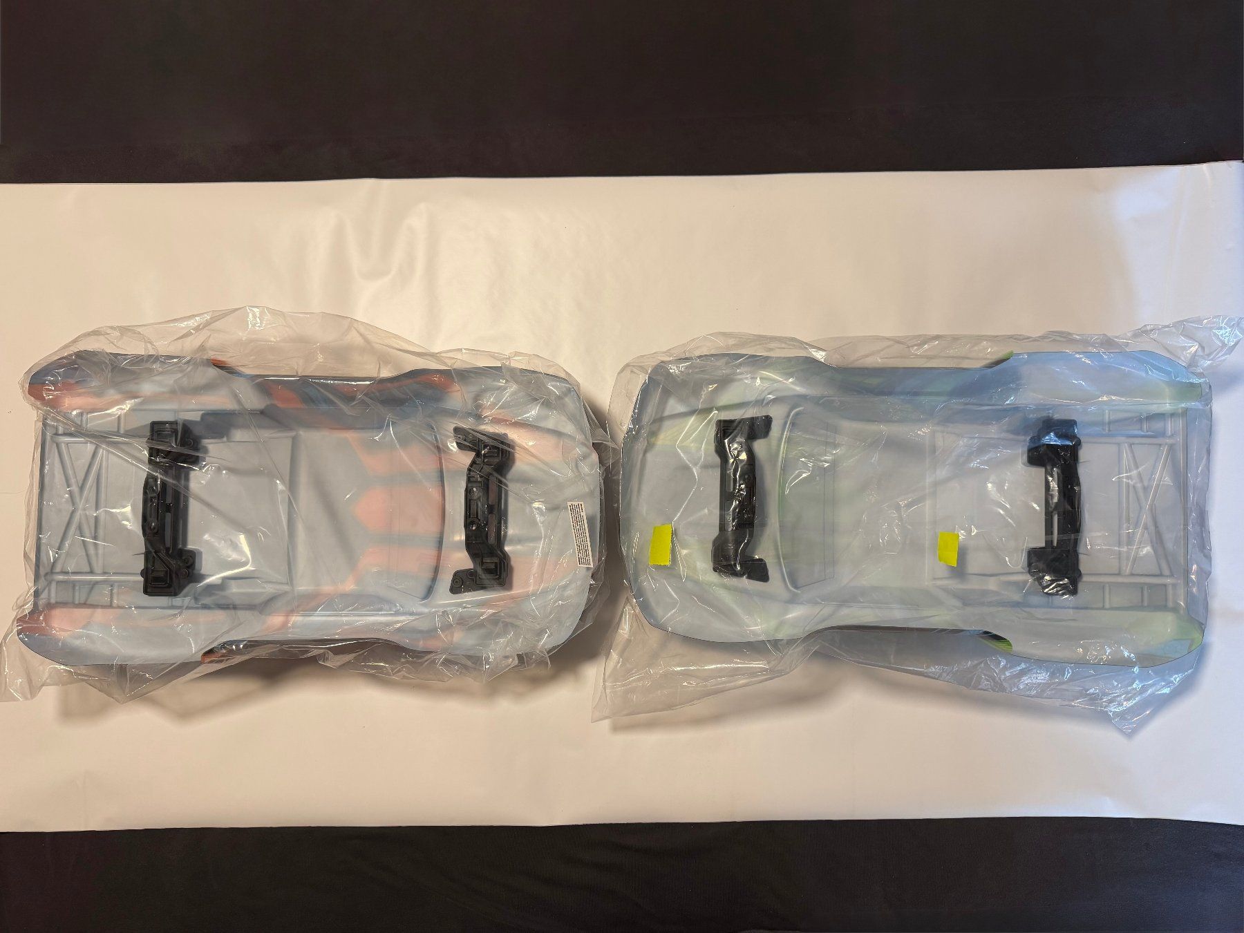 Traxxas Modellismo RC: 2 Traxxas 1/10 Clipless Bodies and Clipless Hardware - New – Nuovo e nell'imballaggio originale da Zuerich venduto da Mac56Soup 1