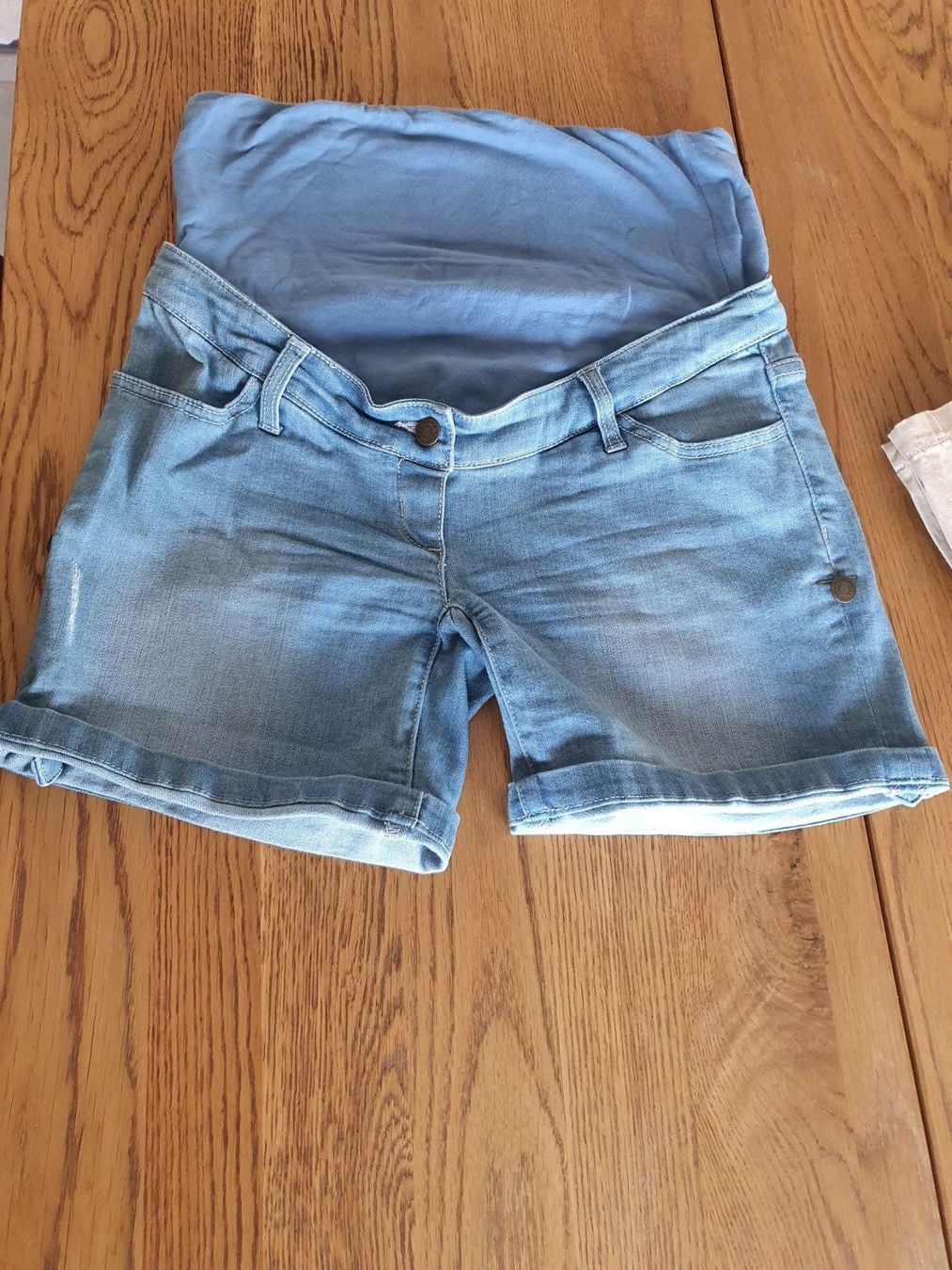 Lotti di vestiti: lots de pantalon de grossesse – Usato da Cheseaux sur Lausanne venduto da pan_skd5 8