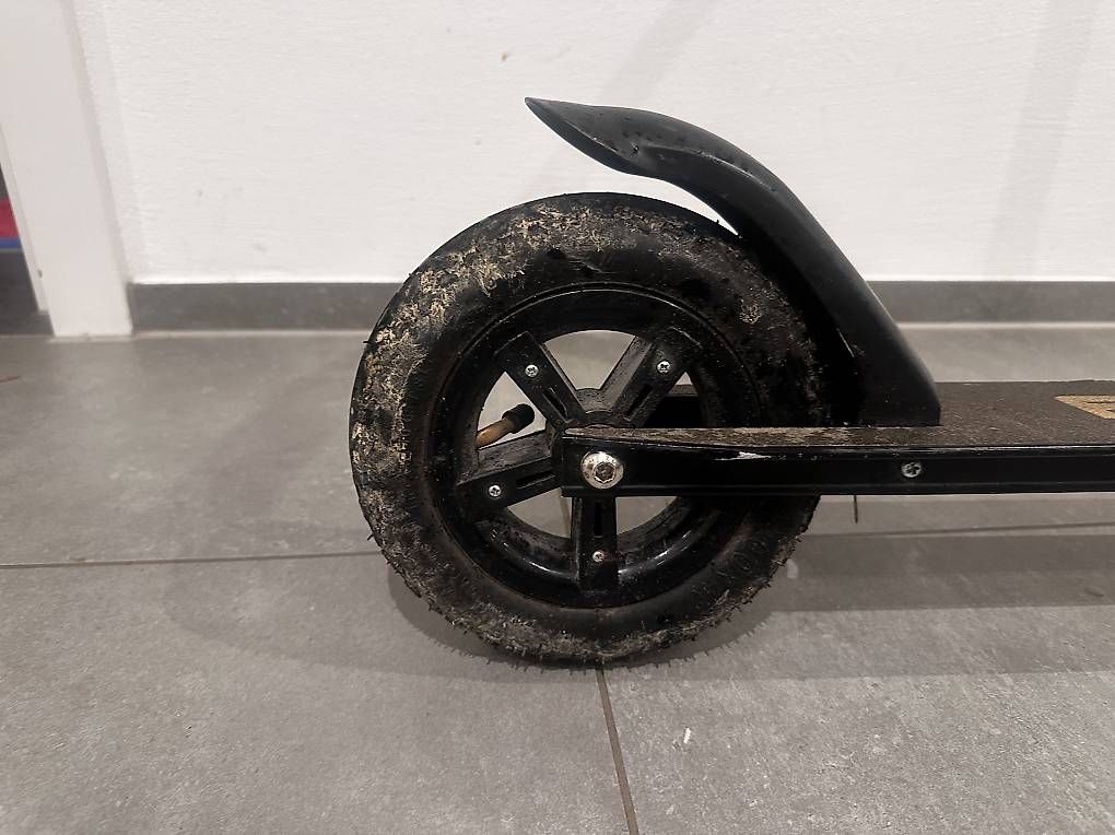 Kickboard: Micro scooter schwarz – Usato da Hausen am Albis venduto da ysgem 2