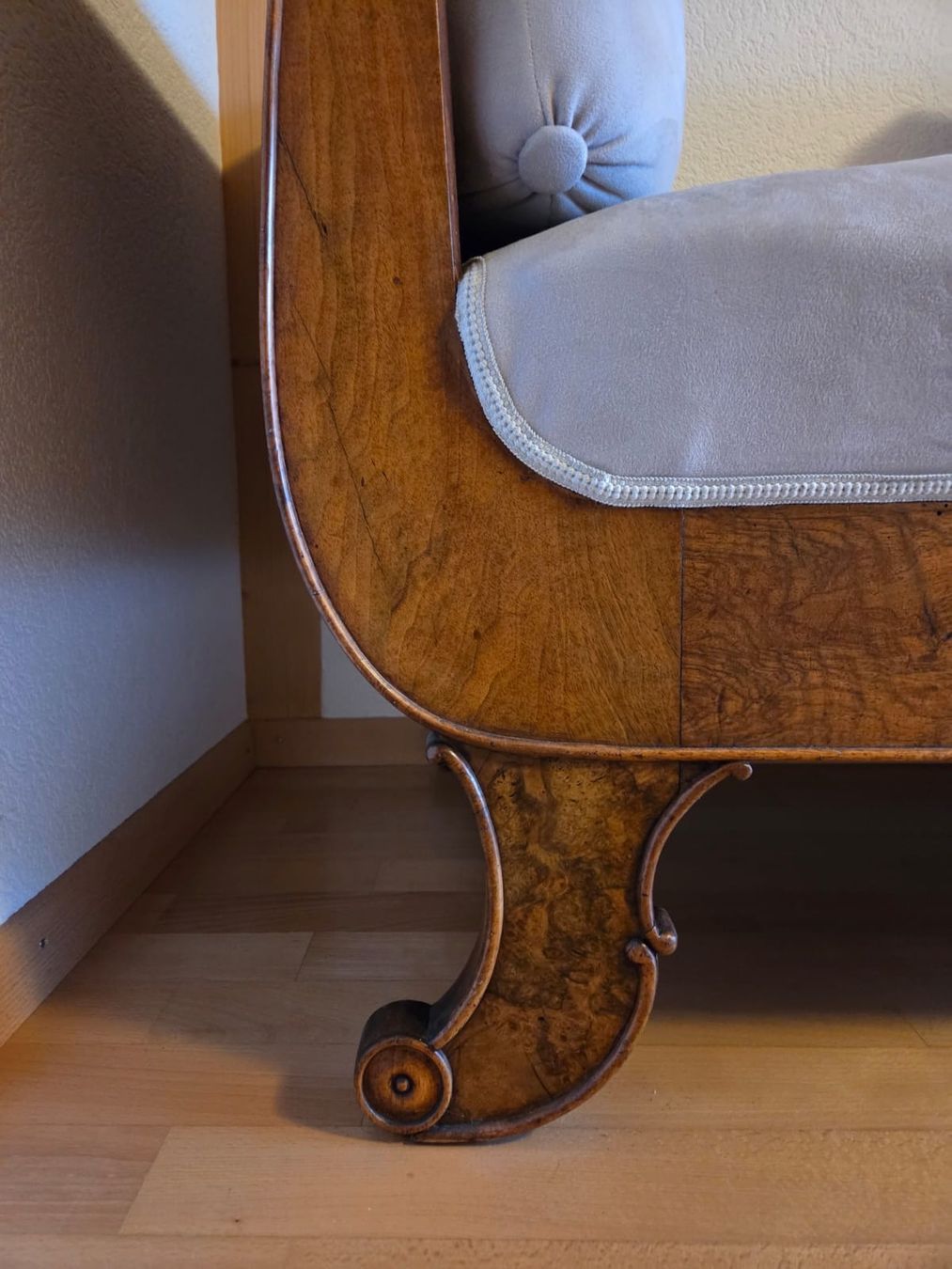 Divani: Elegantes Sofa / Kanapee mit Holzrahmen – Usato da Rosshäusern venduto da Achillea-77 3