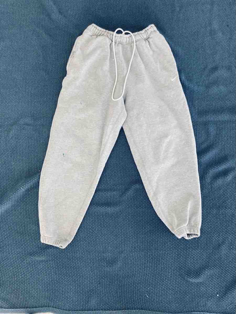 Nike Pantaloni: Nike Jogginghose grau Elastikbund gebraucht – Usato da Wädenswil venduto da ver_s8k8
