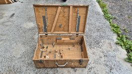 Alte Holz-Werkzeugkiste / Werkzeugkoffer aus Holz