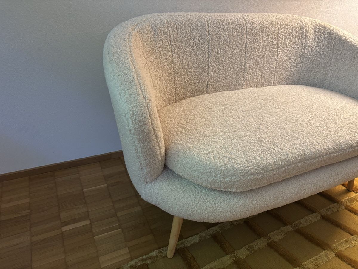 Sofas: Bouclé Sofa Creme – Teddy Look 2-Sitzer – Gebraucht aus Zürich von Eves.vintage.element 2