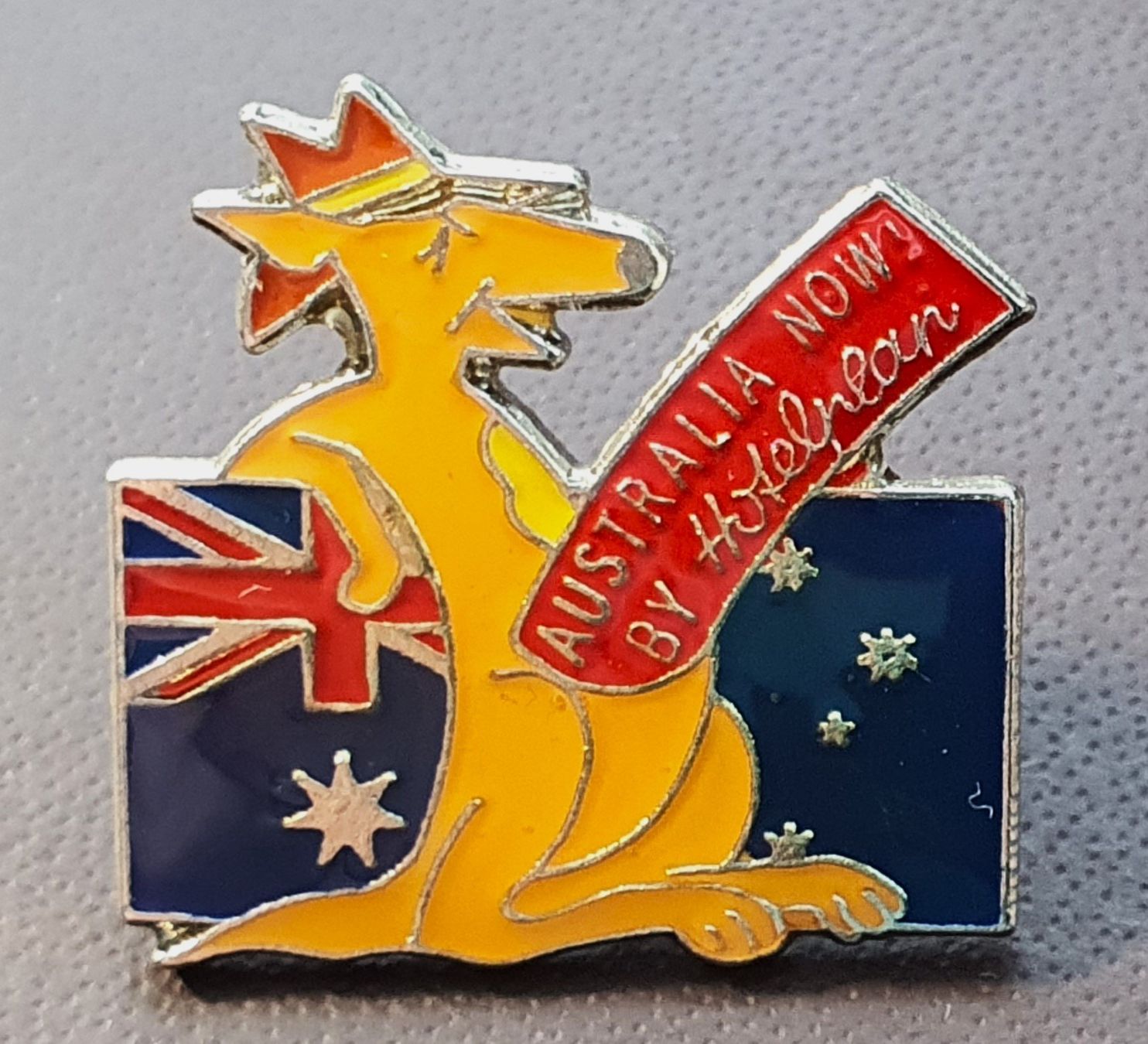 Plaketten & Abzeichen: S674 - Pin Känguru Australia now by Hotelplan – Gebraucht aus Reinach BL von Boston-Verkauf