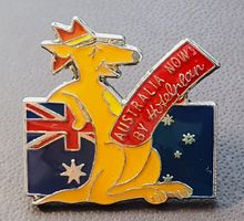 S674 - Pin Känguru Australia now by Hotelplan
