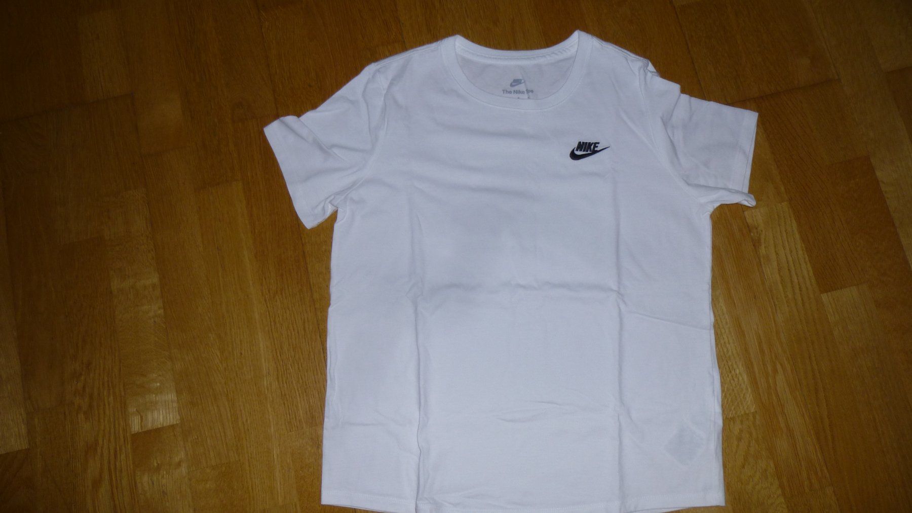 Nike T-Shirts: Nike-Damen-T-Shirt, Basic, weiss, Grösse M, neuwertig – Gebraucht aus Triengen von misterpicknicker