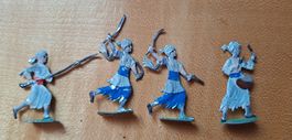 4 originelle weibliche Zinnfiguren, Soldaten? Heinrichsen