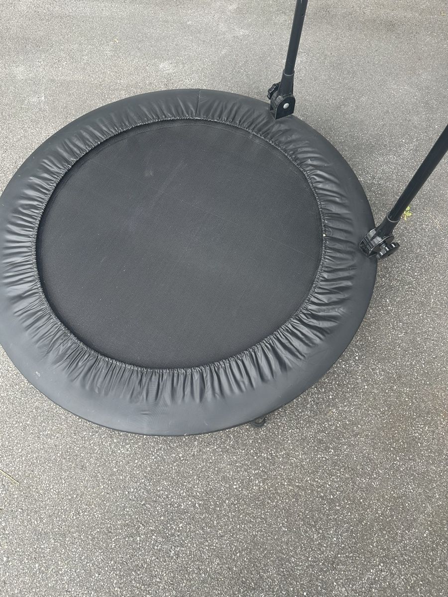 Trampoline: Fitness Trampolin mit Griff ca. 102cm – Gebraucht aus Reiden von Party71 2