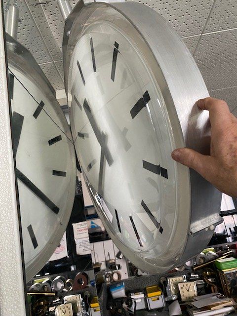 Stand- & Wanduhren: Superbe horloge double face Observatoire Neuchâtel! – Gebraucht aus La Neuveville von Ofinzerb 3