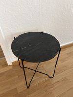 Runder Marmortisch mit Metallgestell — dezent & stilvoll