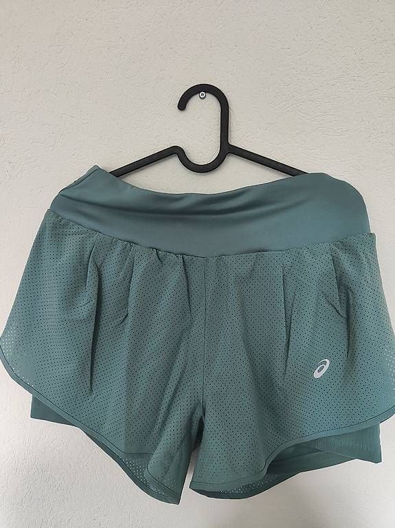 Pantaloni: Short Asics sport neuf  – Usato da Bercher venduto da TBarra