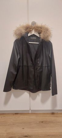 Schöne Regenjacke in Lederoptik Gr. S Pelzkragen schwarz