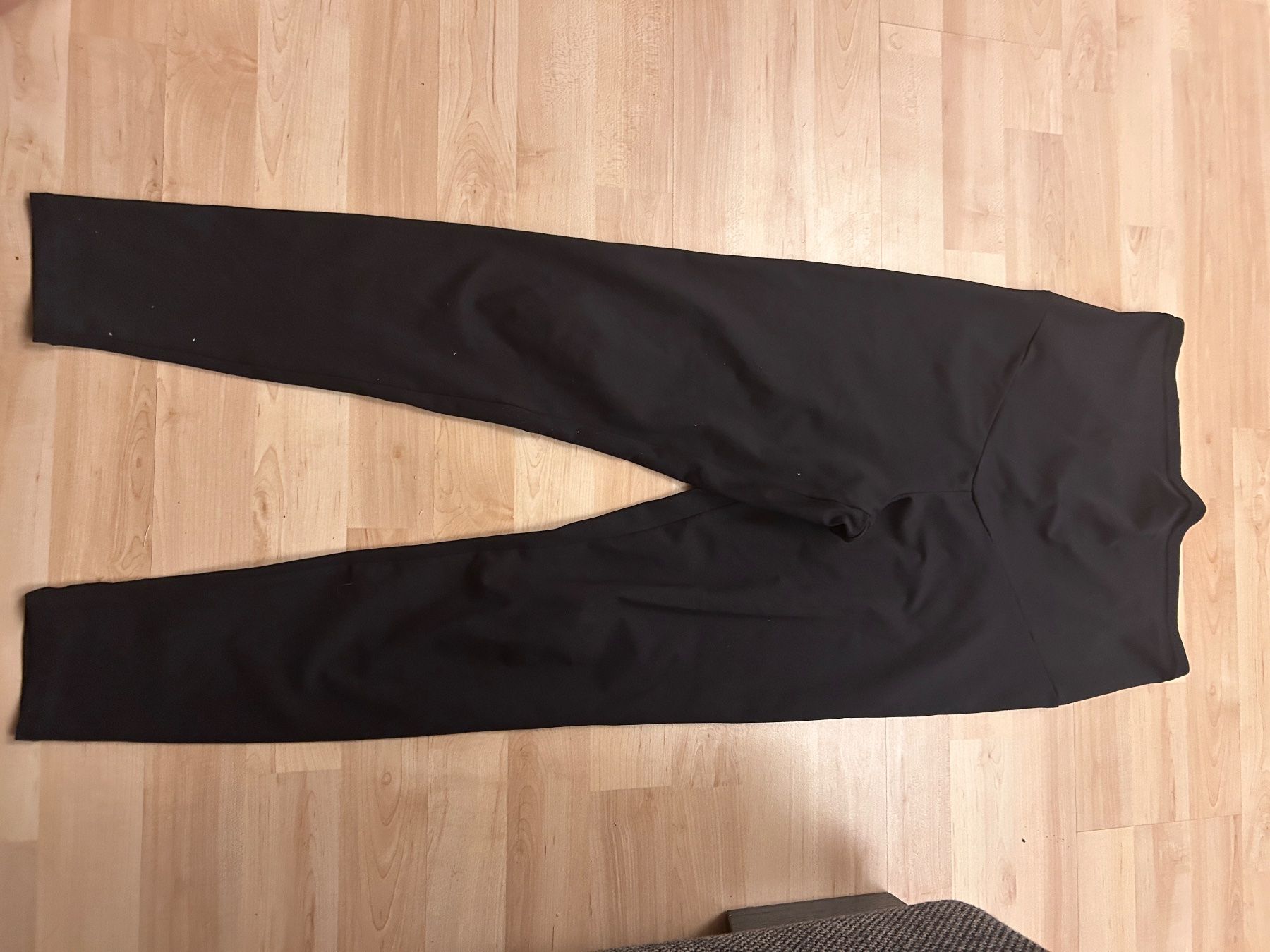 Lots de vêtements: Schwangerschafts - und Stillkleider – D'occasion à Frauenfeld par Mr.Brns 8