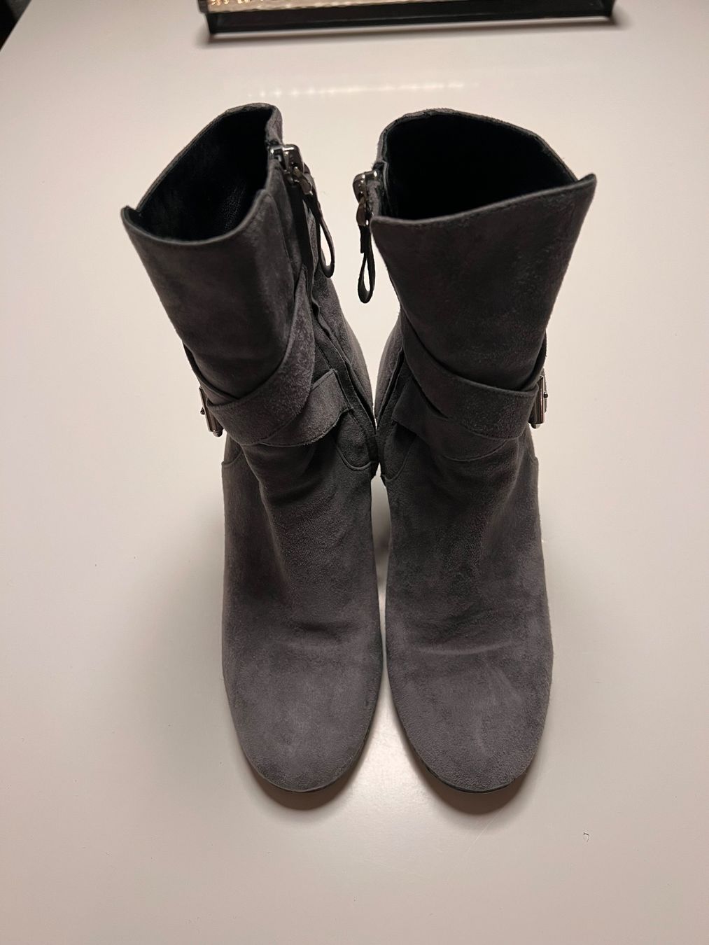 Scarpe da donna: Bottines Deimille en daim gris  - – Nuovo (secondo la descrizione) da Cologny venduto da aidakr 2