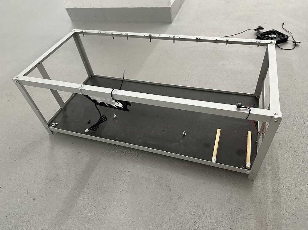 Mining Rig / Frame für 8 GPU's (Gebraucht) in Sins für CHF 1 – nur ...