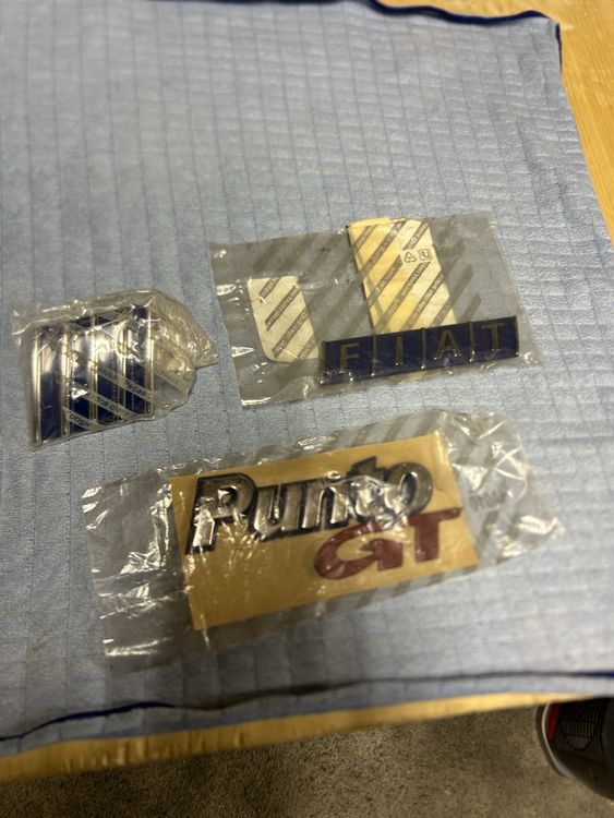 2 LOGO CHIAVE FIAT ROSSO EMBLEMA STEMMA Metallo 15MM BRAVO PUNTO