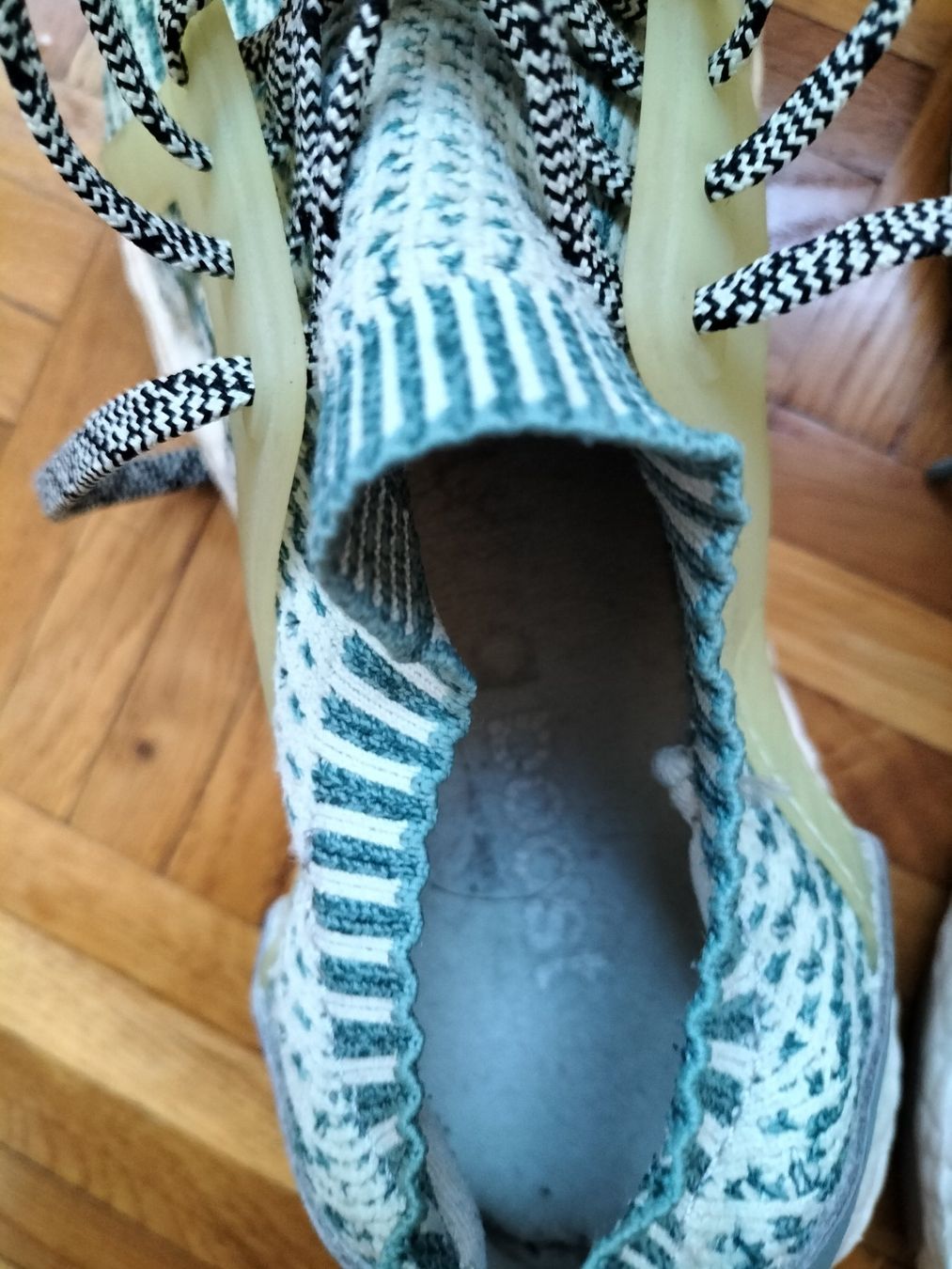Adidas Chaussures femmes: Adidas UltraBoost – D'occasion à Clarens par coco_fashion 2