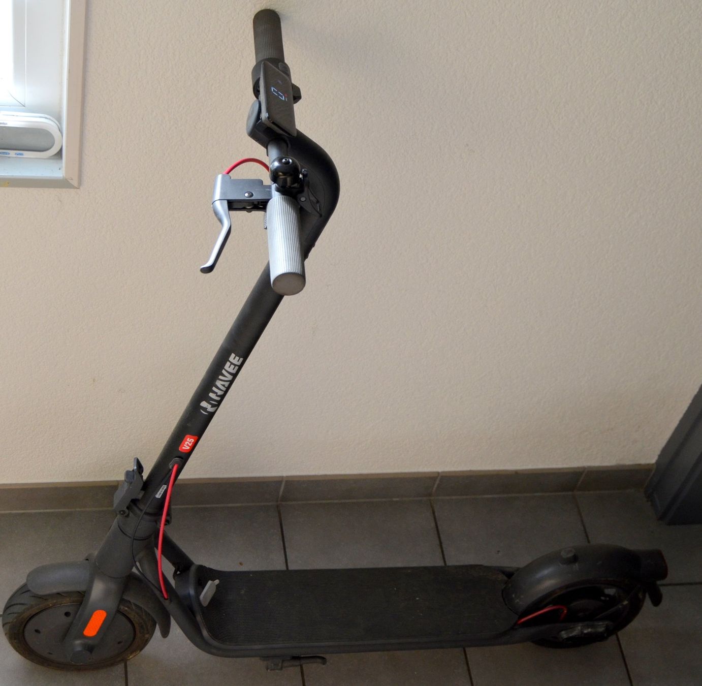 Scooter: Elektroroller NAVEE V25 trottinette scooter électrique – Usato da Collonges venduto da arashee 4