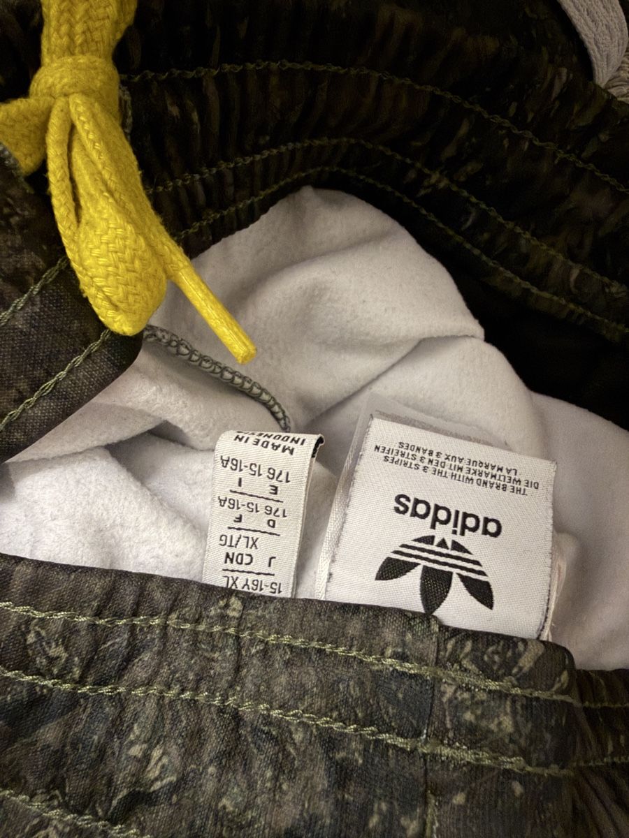 Pantaloni: Adidas Trainingshose  – Usato da Lauerz venduto da Kris1996 2