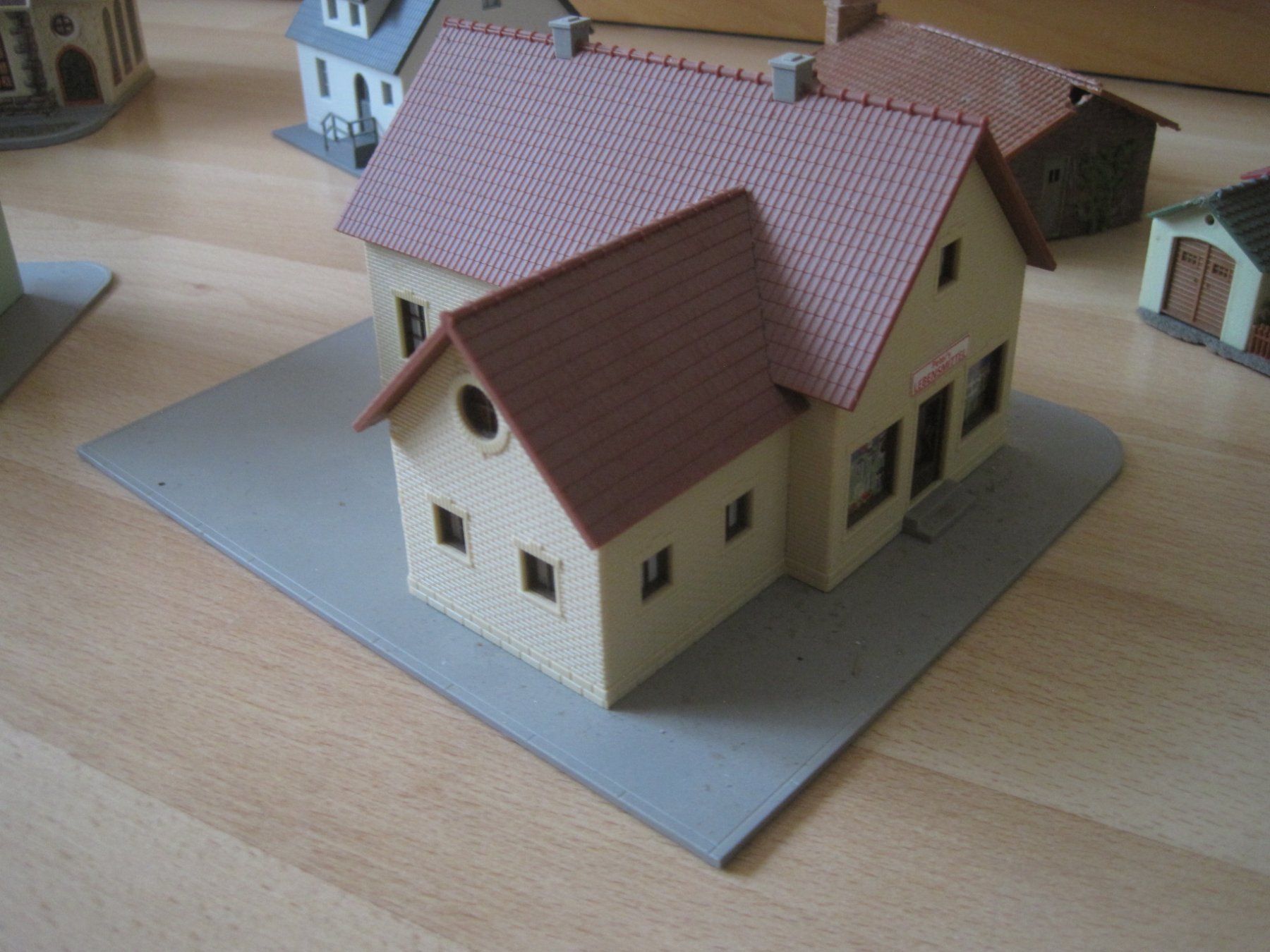 Kibri Modellini di ferrovie: Häuser diverse Hersteller   HO LOT 4 – Usato da Gossau SG venduto da Noryflory 2
