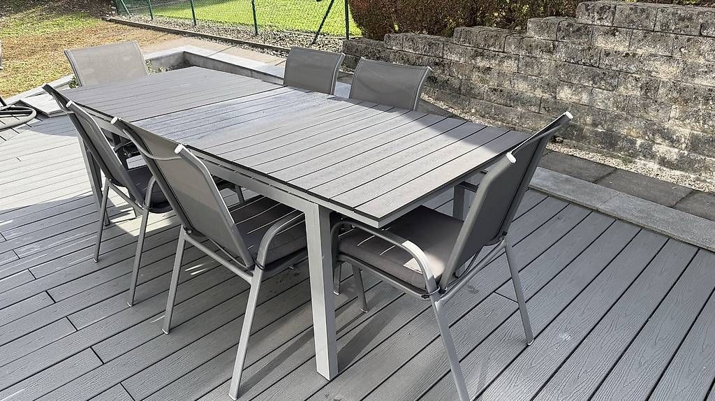 Set di tavolo e panche: Table de jardin avec chaises – Usato da Monthey venduto da angepunky 1