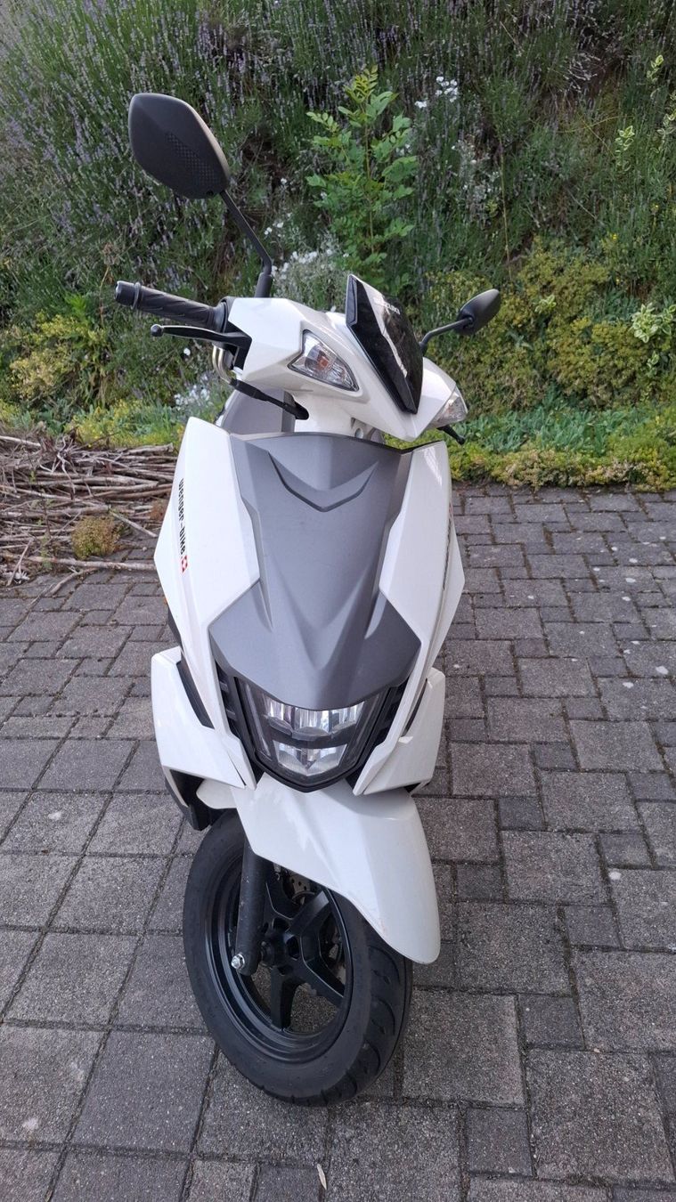 Suzuki Scooter: Scooter Roller Suzuki Avenis 125 – Usato da Brünisried venduto da san_74_bu 2