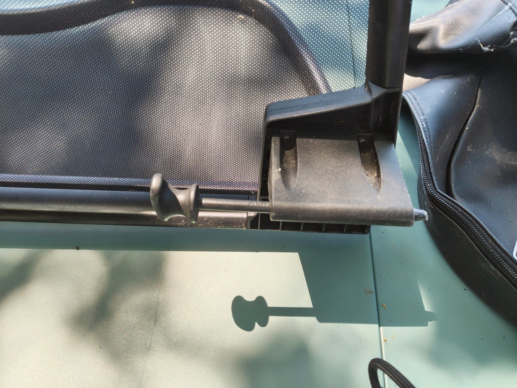 Autres accessoires p. véhicule: Windschott zu VW Beetle Cabr. Modell 2005 – D'occasion à Oberhofen am Thunersee par buebeneggwaren 2