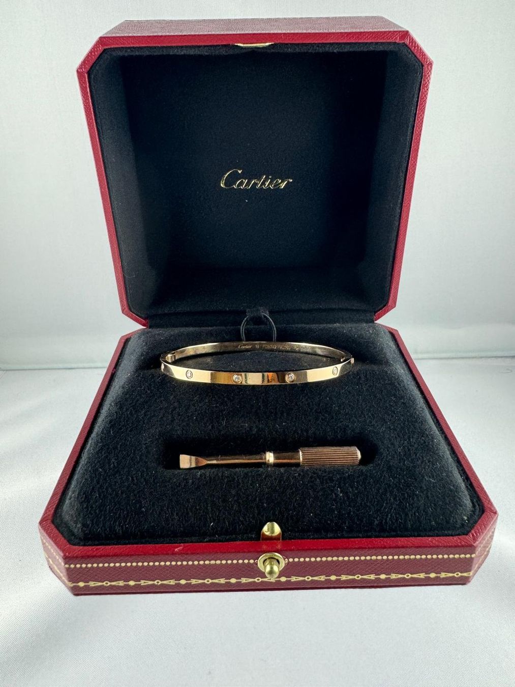 Cartier Bracciali & Braccialetti: CARTIER LOVE BRACLETS AVEC 10 DIAMANTS TAILLE 18 – Usato da Pully venduto da Occasions-luxe.Golay