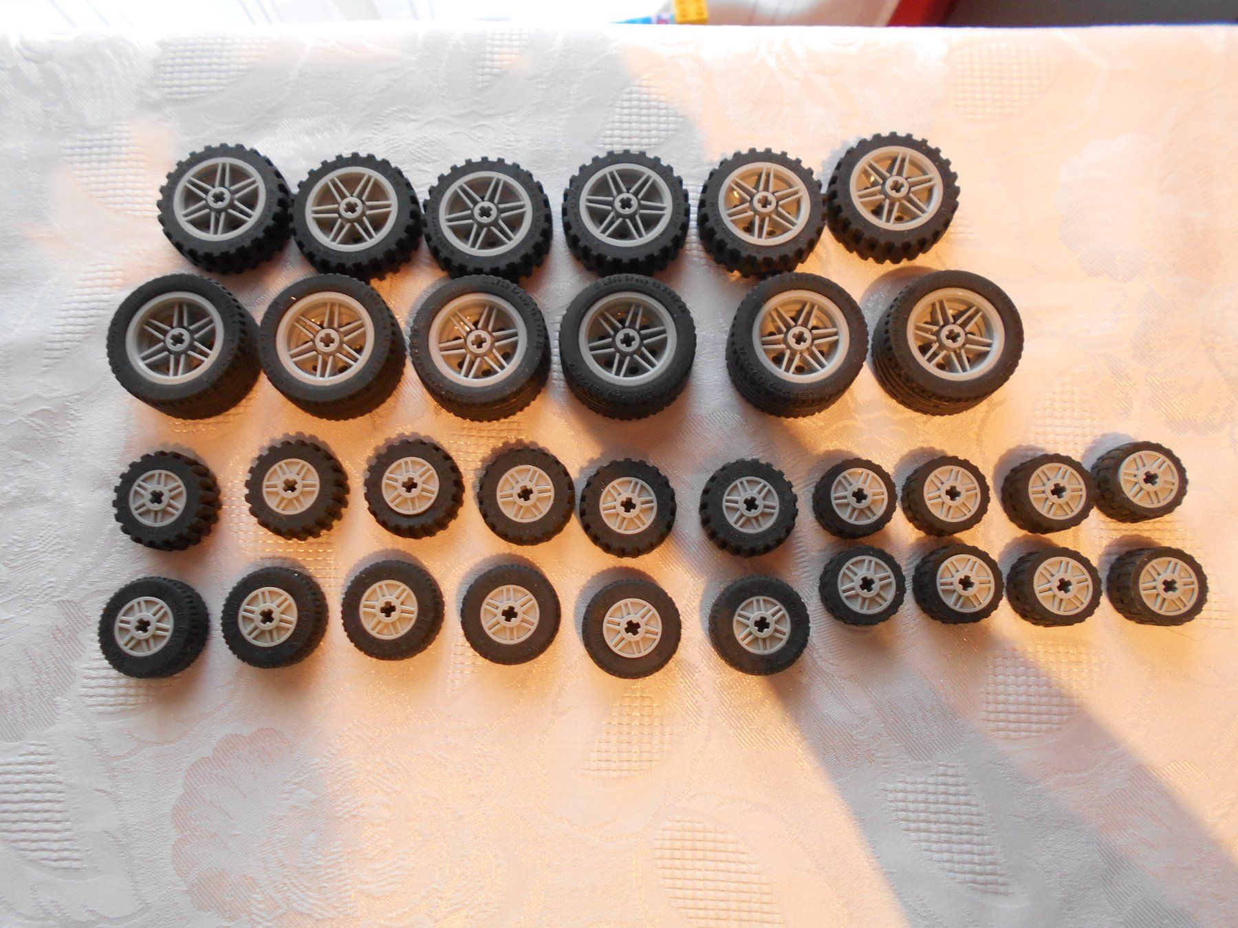 Lego Räder Set ( Set 900 ) (Gebraucht) in Niederuzwil für CHF 8 – mit ...