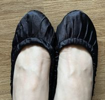 Faltbare Satin Ballerinas / schwarz / Easy Wear