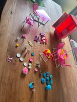 Barbie Zubehör Puppenhaus Gartenmöbel und Geschirr Spielzeug