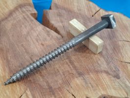 1 antike 4-Kant Holz Schraube, Ø 1.1cm x 16cm (LOT3501#NSH6)