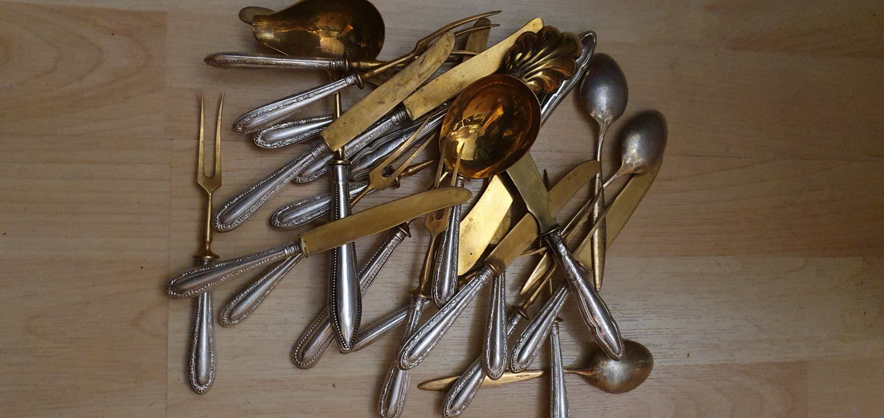 Set di piatti: Antique utensils marked 800 – Usato da Chur venduto da ACE18