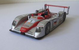 Audi R8 Rennwagen Audi Sport Team Joest Nr.1 2001 Mst.1:43