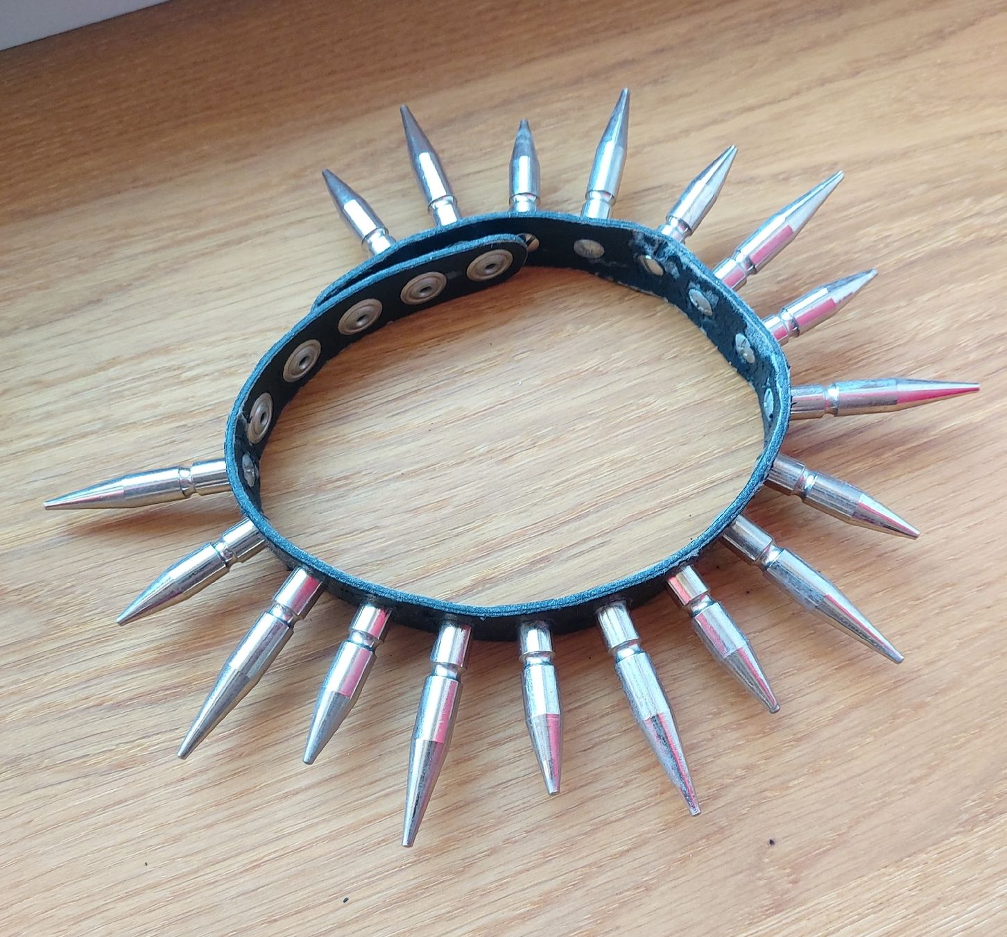 Ciondoli: Metallspitzen für Halsband – Usato da Frenkendorf venduto da Eona87