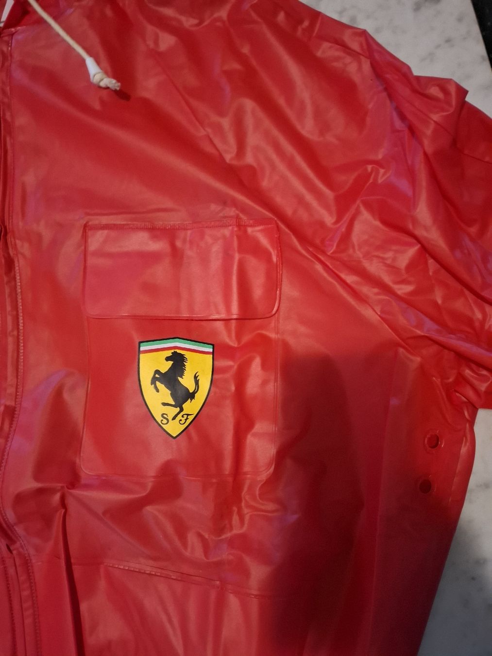 Ferrari Jacken: Veste imperméable / coupe-vent rouge Ferrari  – Gebraucht aus Le Locle von Maria.222 1