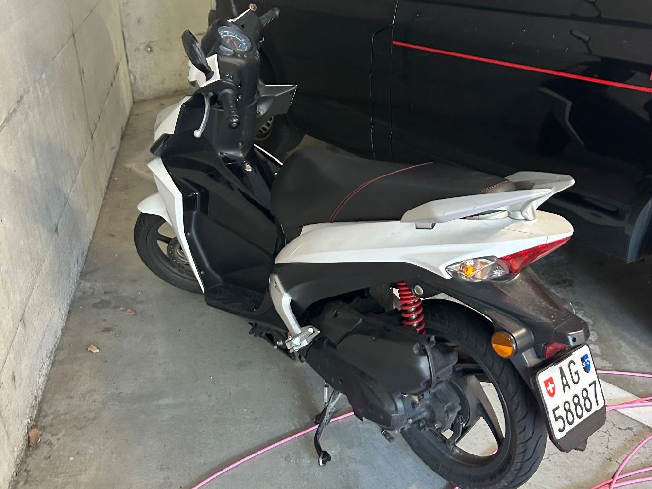 Honda Scooters: Top gepflegter Honda Roller mit Helm – Gebraucht aus Dättwil AG von Ronjastoll1 4